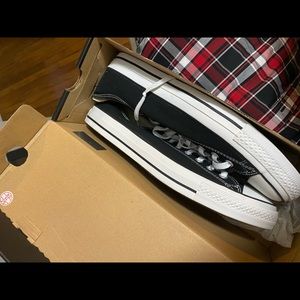Low top Converse size 13